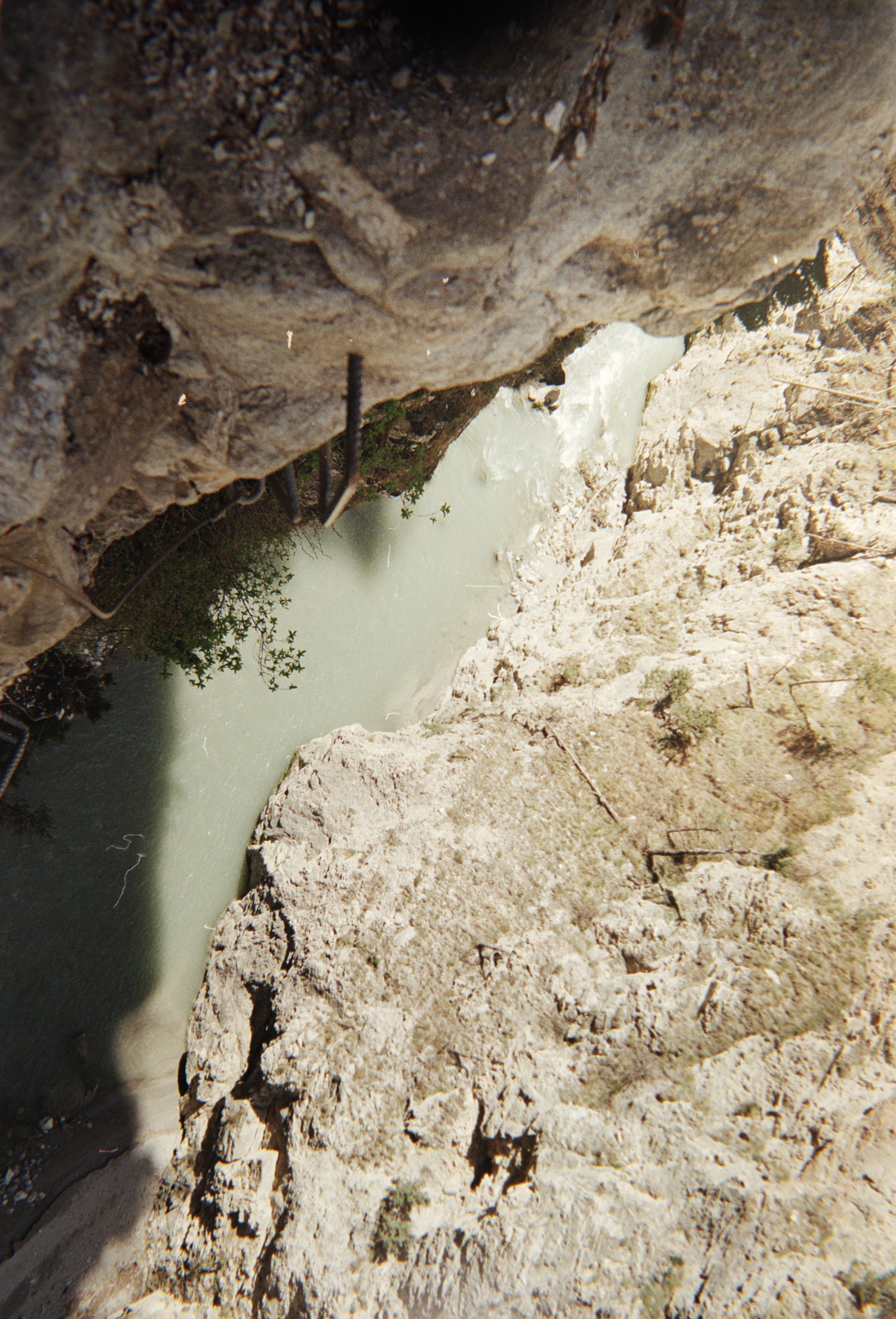 I hope you don't have vertigo ! One hand holding the metalic bar that keep me hooked to the cliff, the other for the camera and looking straight down ! A few dozen of meter down there the bottom of the riff, a river and some rocks. But don't hope the river would catch an accidental fall, it's rather this kind of mountainous shallow stream that have way less water at this period.