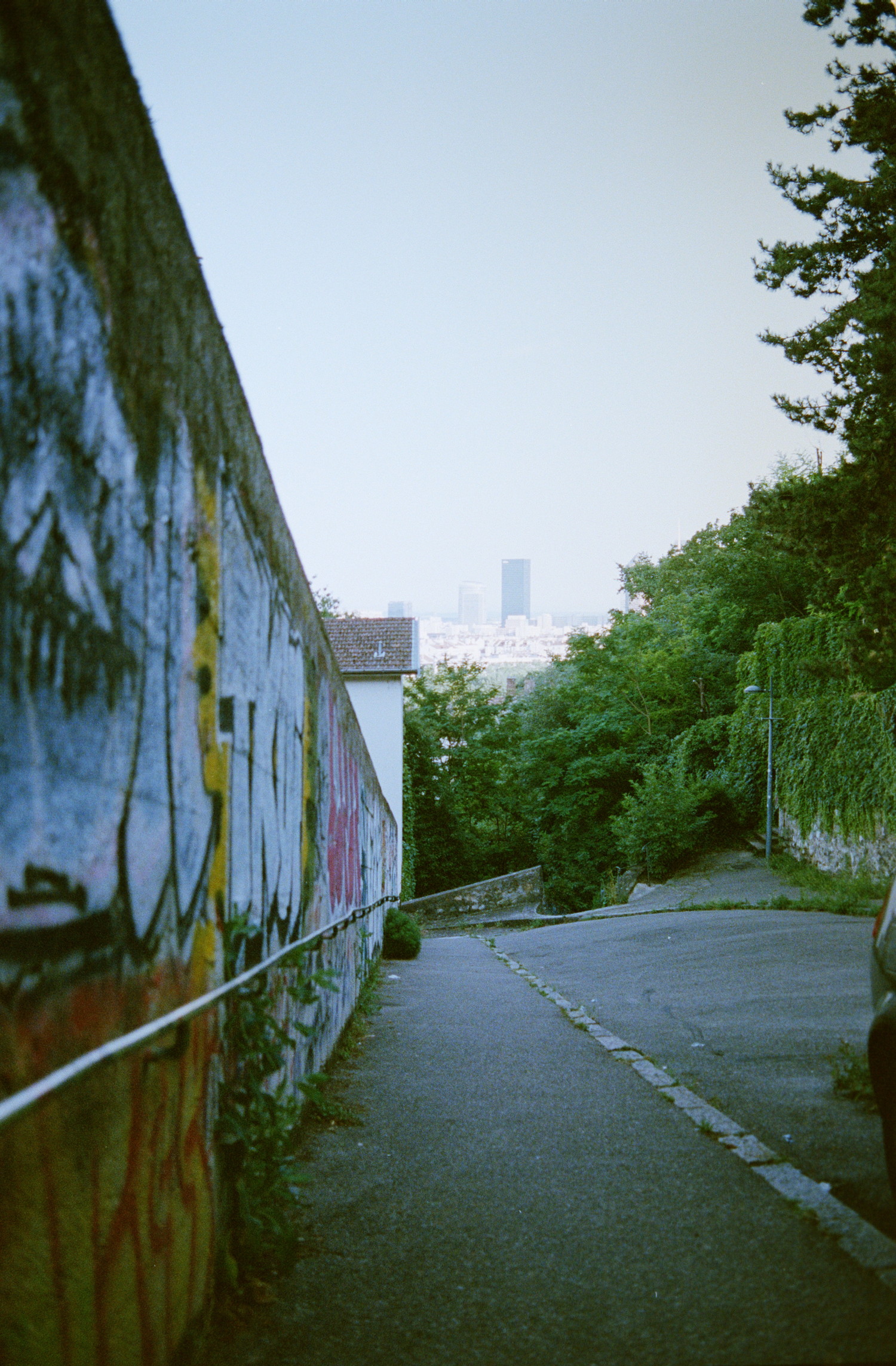 Just a pretty view from the city, from when you climb the Croix-Rousse hill. You walk down and reach this dead-end, offering you this peaceful view. Lush vegetation at its end but you can pierce through, there a small messy stair hidden there.
