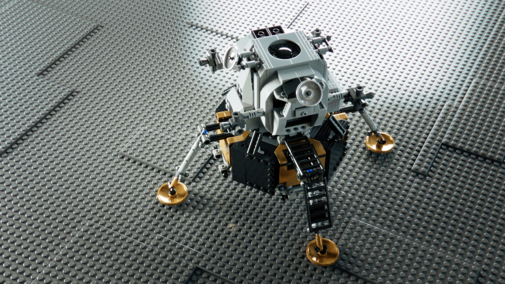 The lunar landing of the Apollo module, but it's all lego bricks !